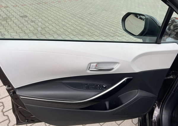 Toyota Corolla cena 86900 przebieg: 177932, rok produkcji 2019 z Olszyna małe 211